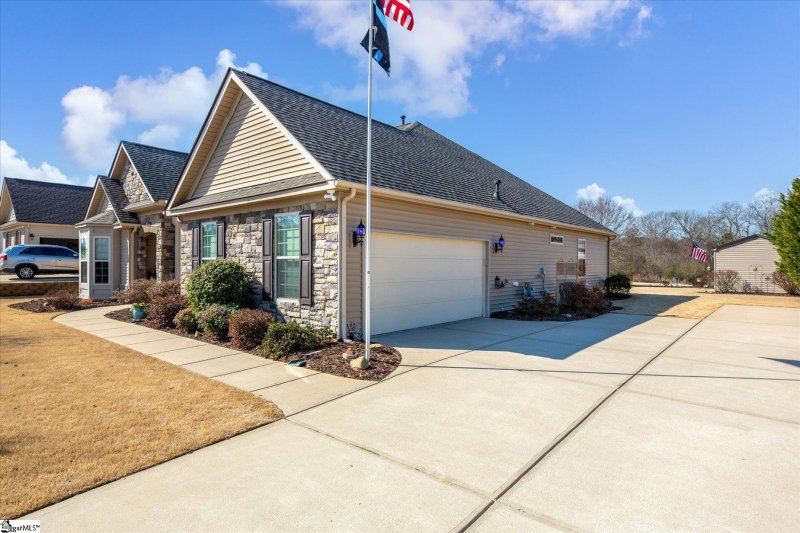 Property image 3 at 27 Aylestone Way, Piedmont, SC 29673