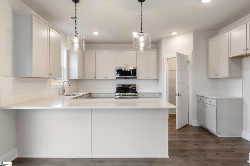 Property image 5 at 302 Red Oak Court, Anderson, SC 29621