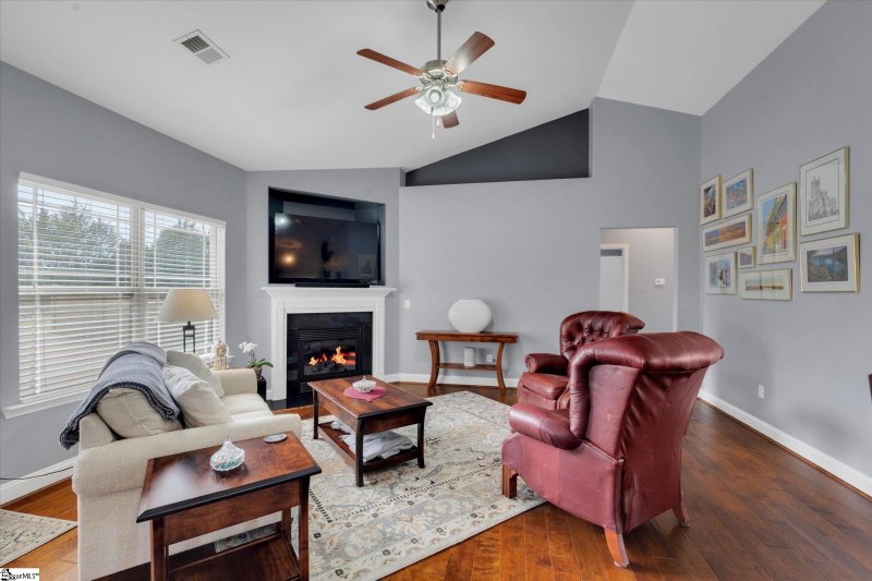 Property image 2 at 204 Reedy Springs Lane, Greenville, SC 29605