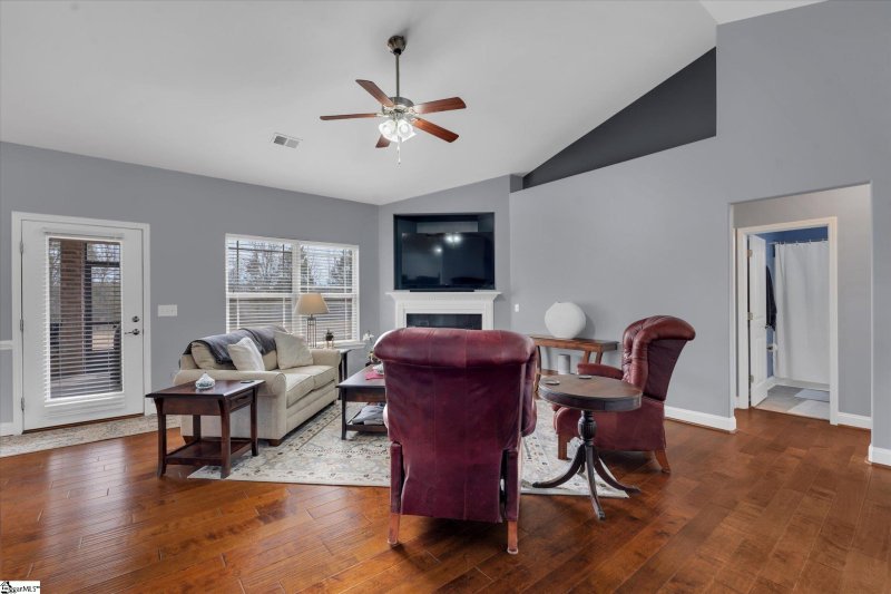 Property image 3 at 204 Reedy Springs Lane, Greenville, SC 29605