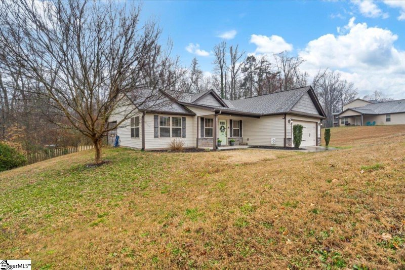 Property image 3 at 155 Autumn Hill Road, Greer, SC 29651