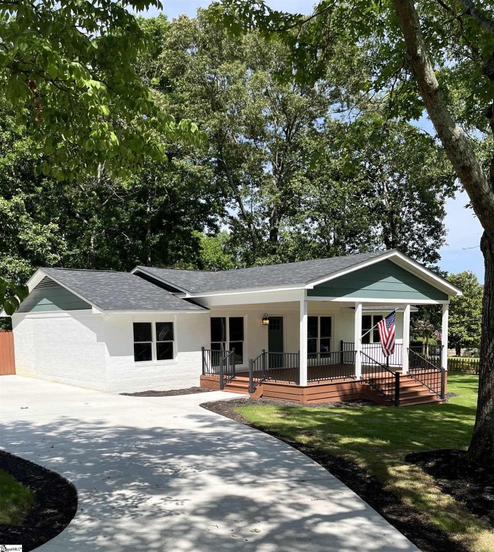 Property image 2 at 132 Swinton Drive, Greenville, SC 29607