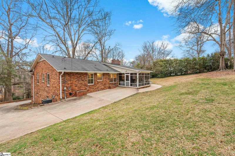 Property image 4 at 220 Beechwood Drive, Spartanburg, SC 29307