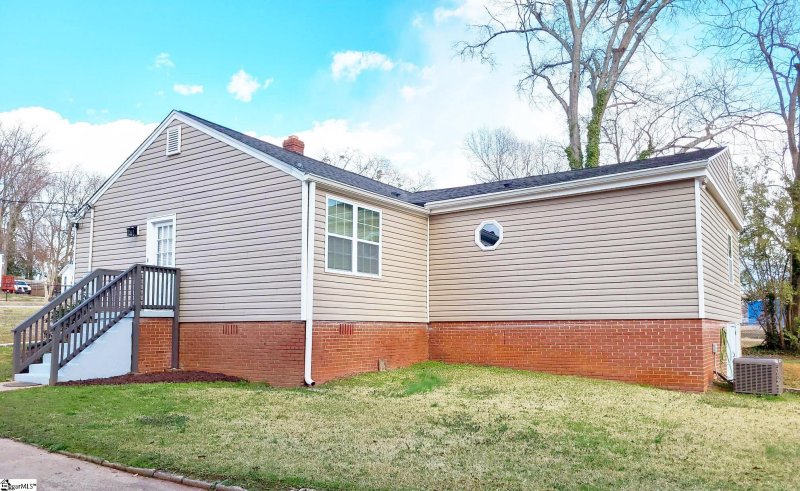 Property image 4 at 124 S Estate Drive, Greenville, SC 29605