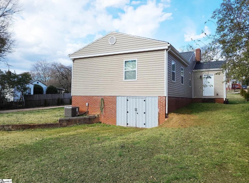 Property image 5 at 124 S Estate Drive, Greenville, SC 29605