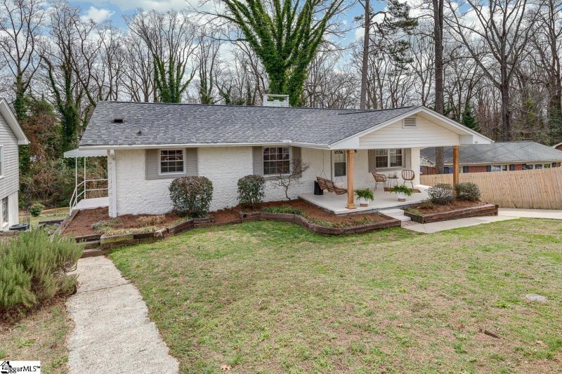 Property image 2 at 8 Sutton Drive, Taylors, SC 29687