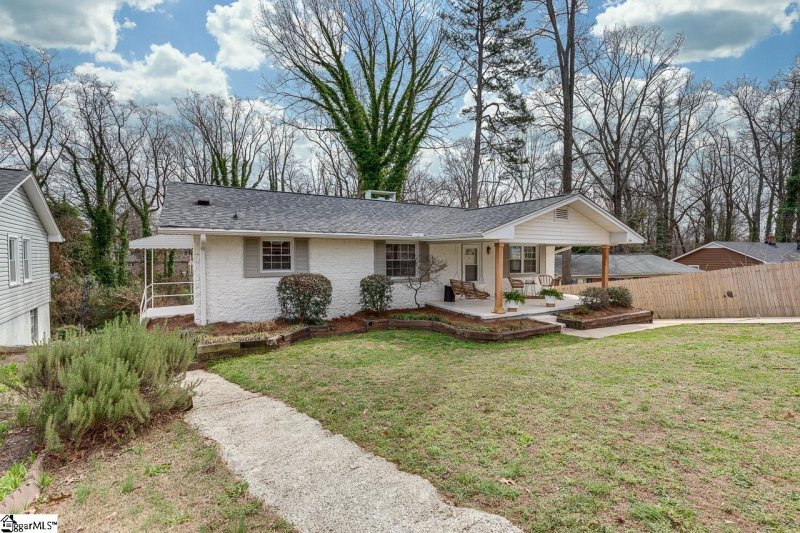 Property image 4 at 8 Sutton Drive, Taylors, SC 29687