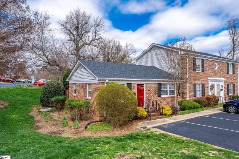 Property image 3 at 815 Edwards Road, Greenville, SC 29615