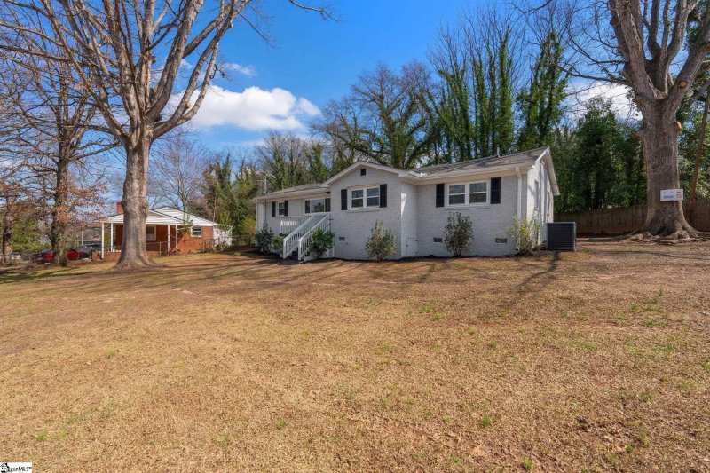 Property image 3 at 407 E Dorchester Boulevard, Greenville, SC 29605