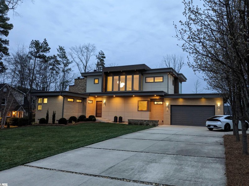 Property image 2 at 10 Country Squire Court, Greenville, SC 29615