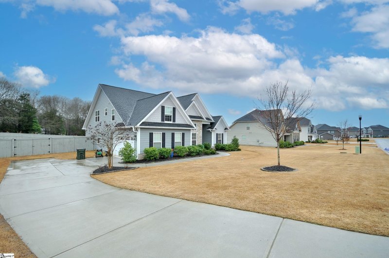 Property image 2 at 15 Lakeway Place, Simpsonville, SC 29681