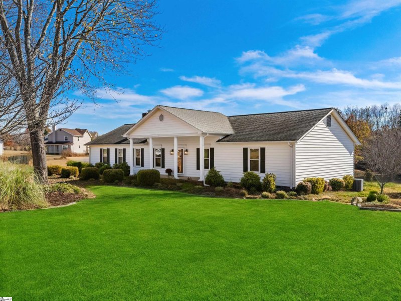 Property image 2 at 107 Mountain Crest Drive, Taylors, SC 29687