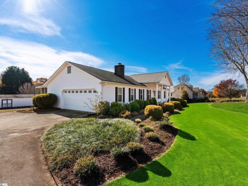 Property image 3 at 107 Mountain Crest Drive, Taylors, SC 29687