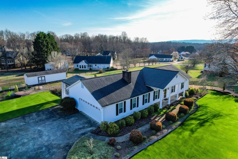 Property image 4 at 107 Mountain Crest Drive, Taylors, SC 29687