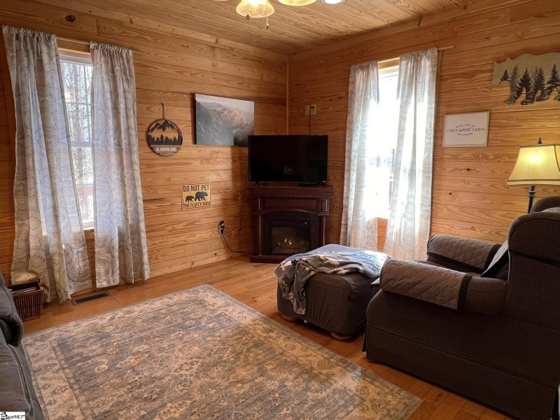 Property image 5 at 1009 Sussex Drive, Westminster, SC 29693