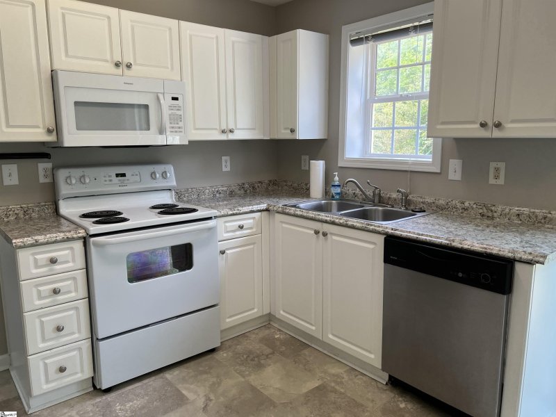 Property image 5 at 37 Brockmore Drive, Greenville, SC 29605