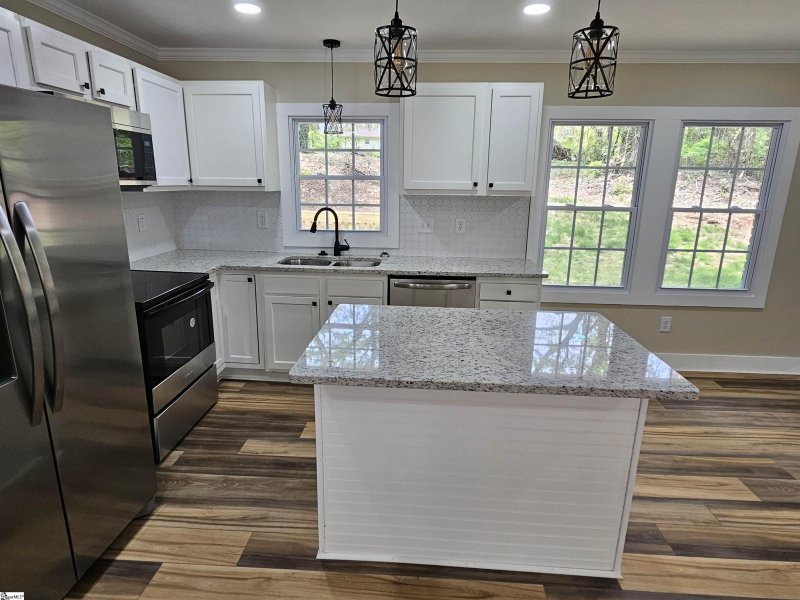 Property image 4 at 214 E Dorchester Boulevard, Greenville, SC 29605