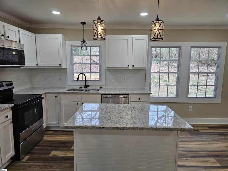 Property image 5 at 214 E Dorchester Boulevard, Greenville, SC 29605