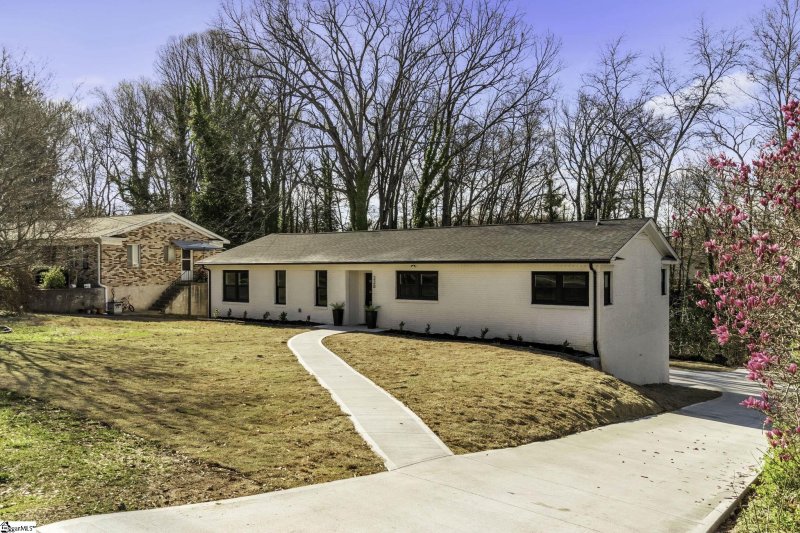 Property image 2 at 220 Azalea Court, Greenville, SC 29615