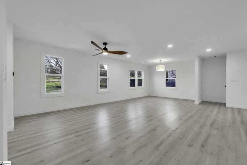 Property image 4 at 220 Azalea Court, Greenville, SC 29615