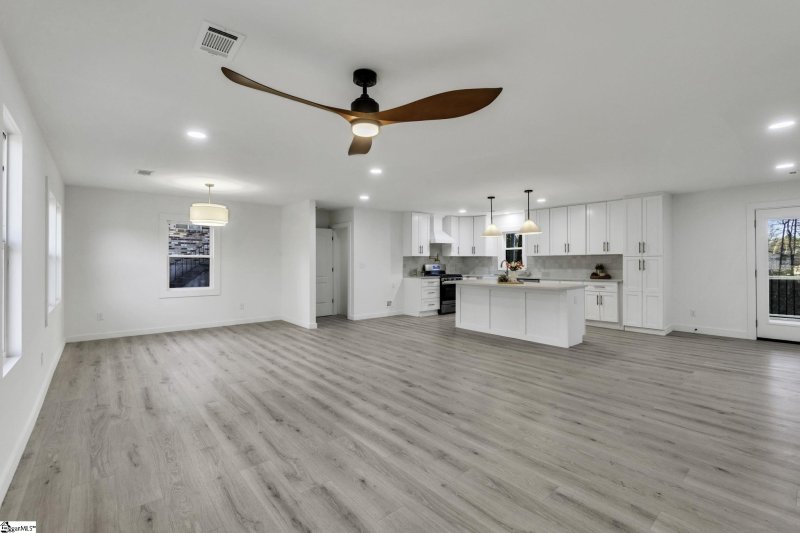 Property image 5 at 220 Azalea Court, Greenville, SC 29615