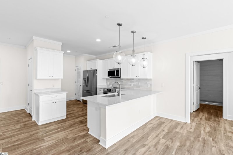Property image 3 at 98 E McBee Avenue, Greenville, SC 29601