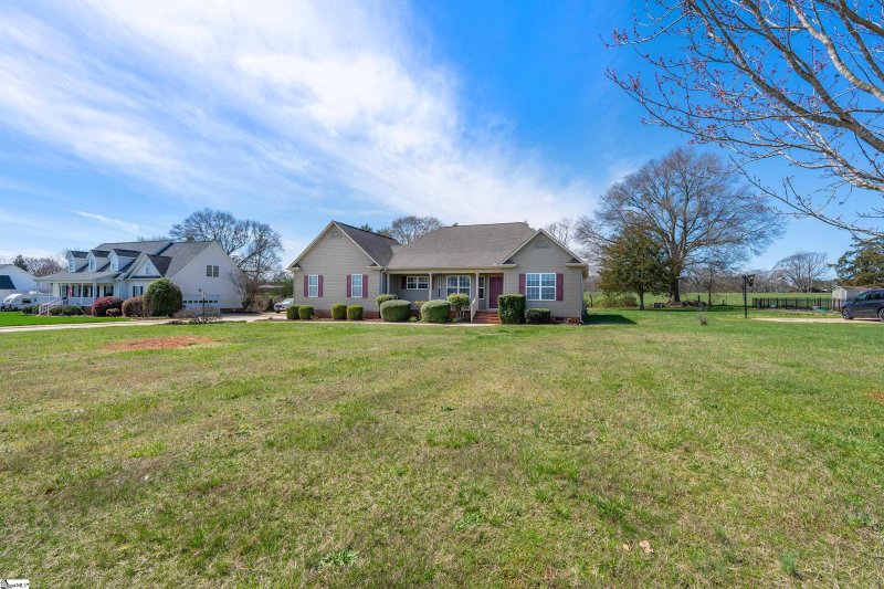 Property image 3 at 205 Legacy Farm Drive, Fountain Inn, SC 29644