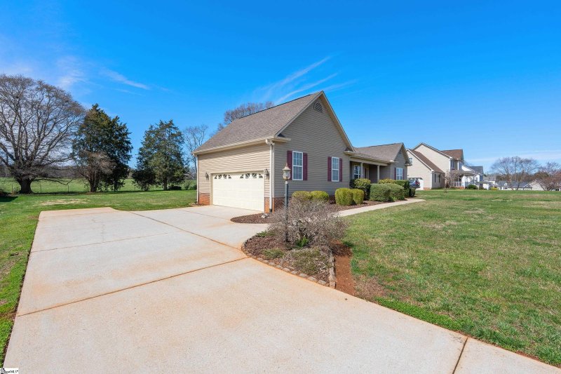 Property image 4 at 205 Legacy Farm Drive, Fountain Inn, SC 29644