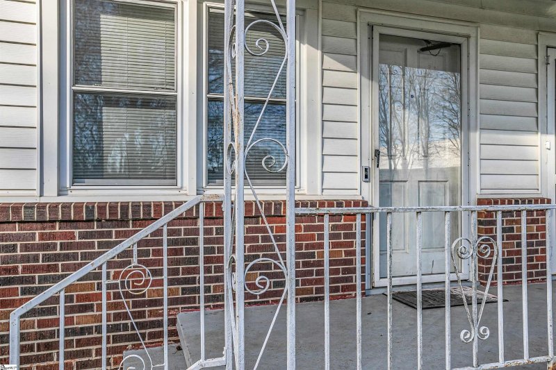 Property image 2 at 121 White Oak Drive, Greenville, SC 29607