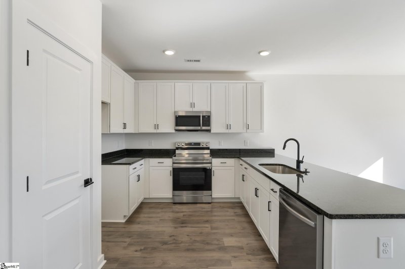 Property image 3 at 1238 Westgate Village Drive, Spartanburg, SC 29301-0000