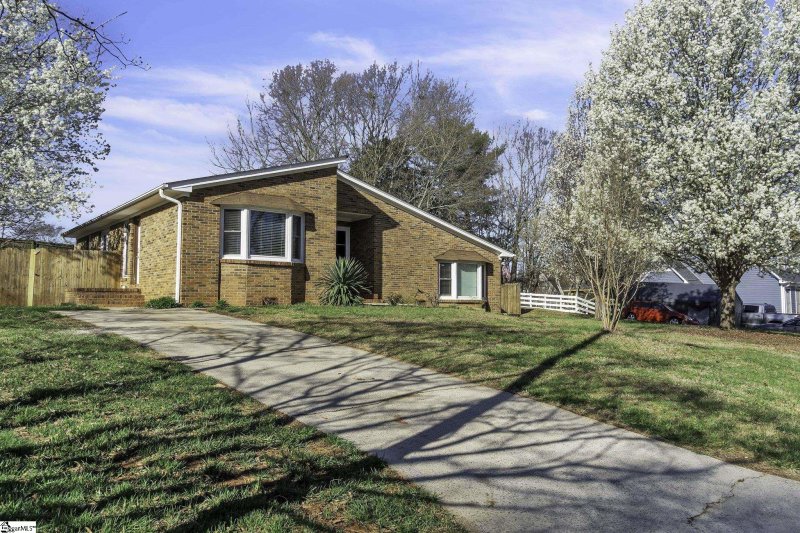 Property image 2 at 9 Colony Road, Travelers Rest, SC 29690