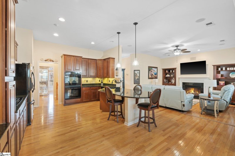 Property image 2 at 301 Allendale Abbey Lane, Simpsonville, SC 29681