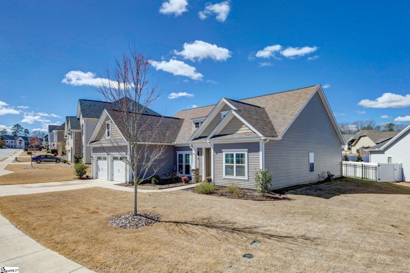 Property image 2 at 209 Gordanvale Street, Simpsonville, SC 29681