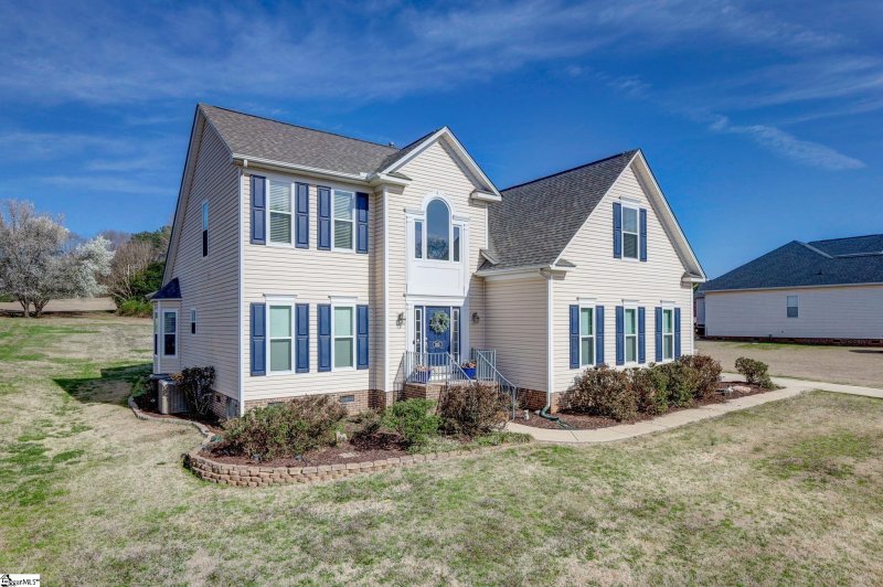 Property image 2 at 205 Ridge Bay Court, Greenville, SC 29611