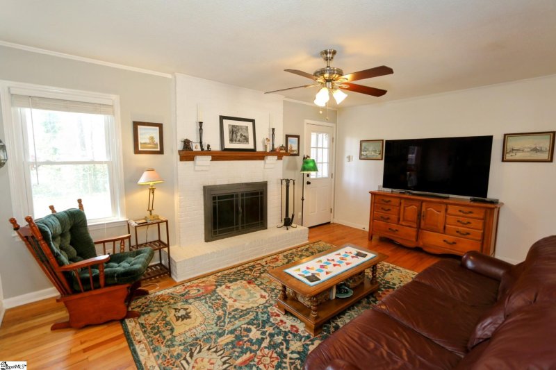 Property image 3 at 215 Seven Oaks Lane, Spartanburg, SC 29301