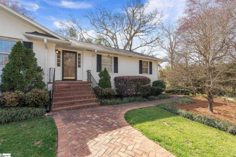 Property image 3 at 2 Rollingreen Road, Greenville, SC 29615