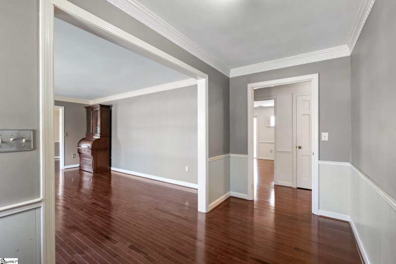 Property image 5 at 2 Rollingreen Road, Greenville, SC 29615