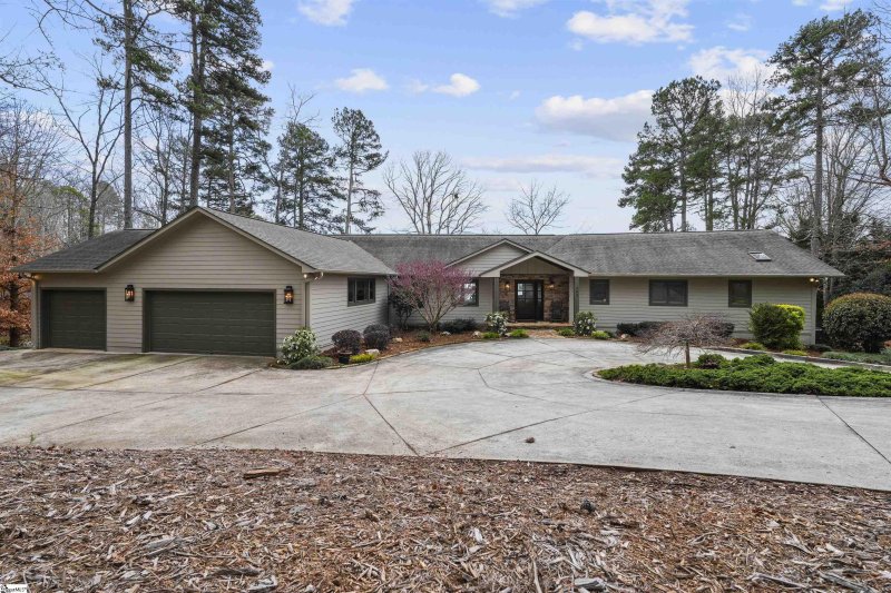 Property image 2 at 143 E Waterford Drive, Seneca, SC 29672
