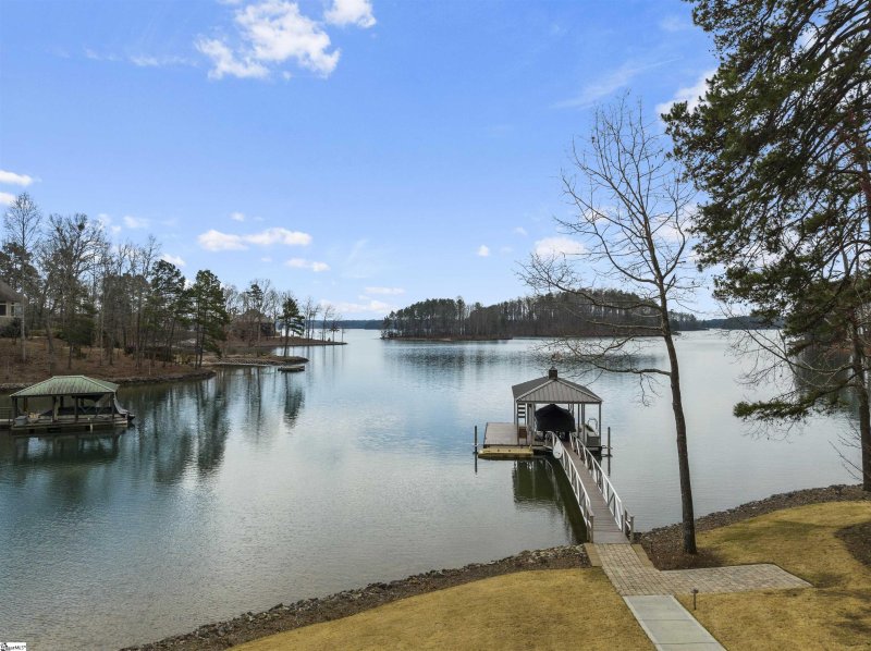 Property image 3 at 143 E Waterford Drive, Seneca, SC 29672