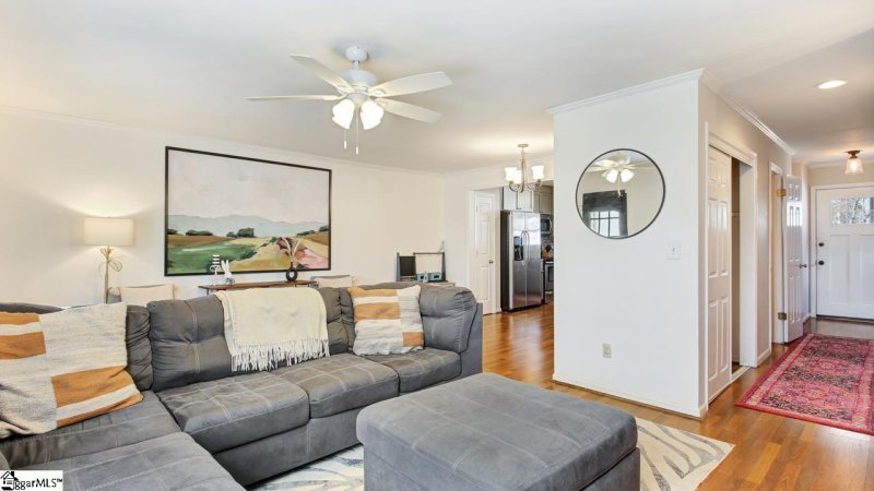 Property image 3 at 110 Village Court, Greer, SC 29651