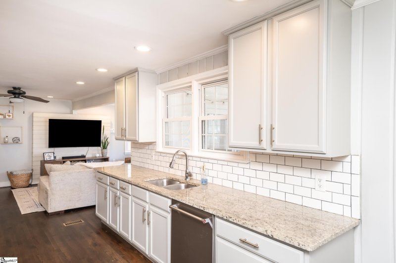 Property image 4 at 8 Stonewall Lane, Greenville, SC 29615