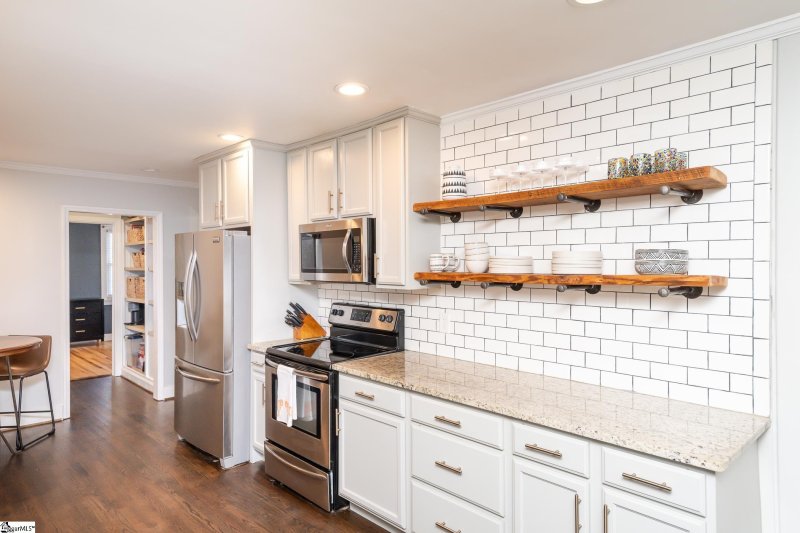 Property image 5 at 8 Stonewall Lane, Greenville, SC 29615