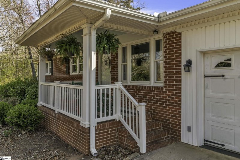 Property image 4 at 13 Woodridge Drive, Greenville, SC 29611