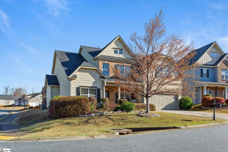 Property image 2 at 212 Bridge Crossing Drive, Simpsonville, SC 29681