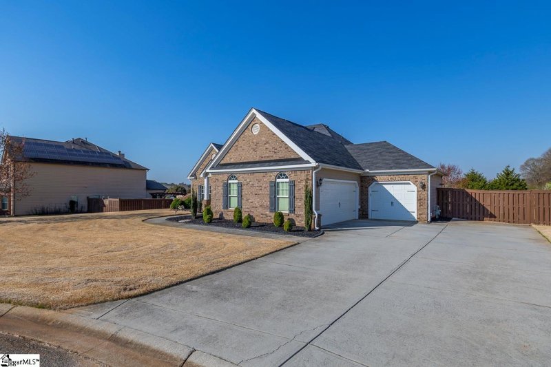 Property image 3 at 192 Harbrooke Circle, Greer, SC 29651