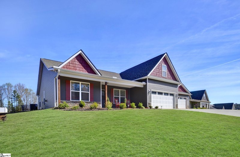 Property image 2 at 120 Inlet Pointe Drive, Anderson, SC 29625