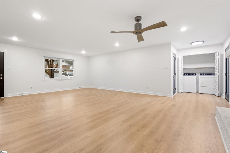 Property image 3 at 33 S Del Norte Road, Greenville, SC 29615