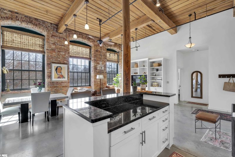 Property image 3 at 400 Mills Avenue, Greenville, SC 29605