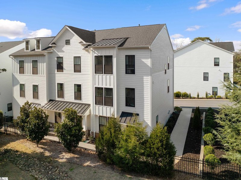 Property image 2 at 7 Millside Circle, Greenville, SC 29605