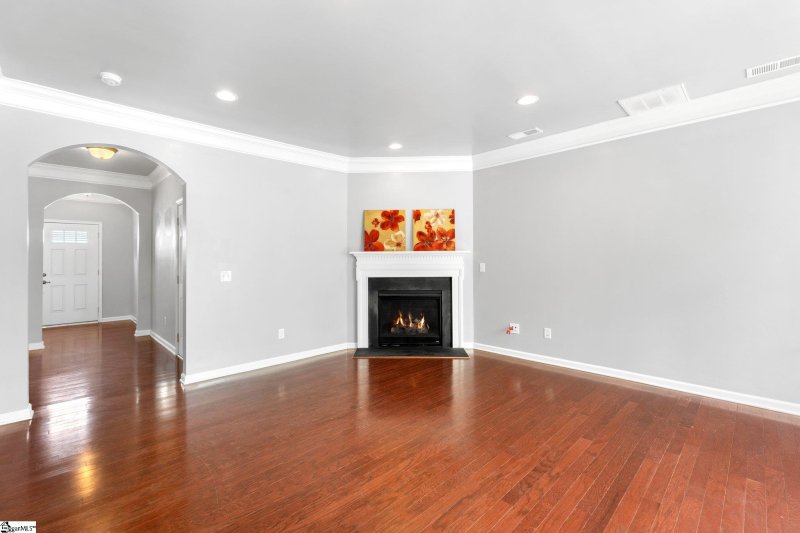 Property image 5 at 8 Glenside Drive, Greenville, SC 29607